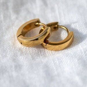 Adorable Huggies Gold Chunky huggie earrings Non-tarnish gold Waterproof earring